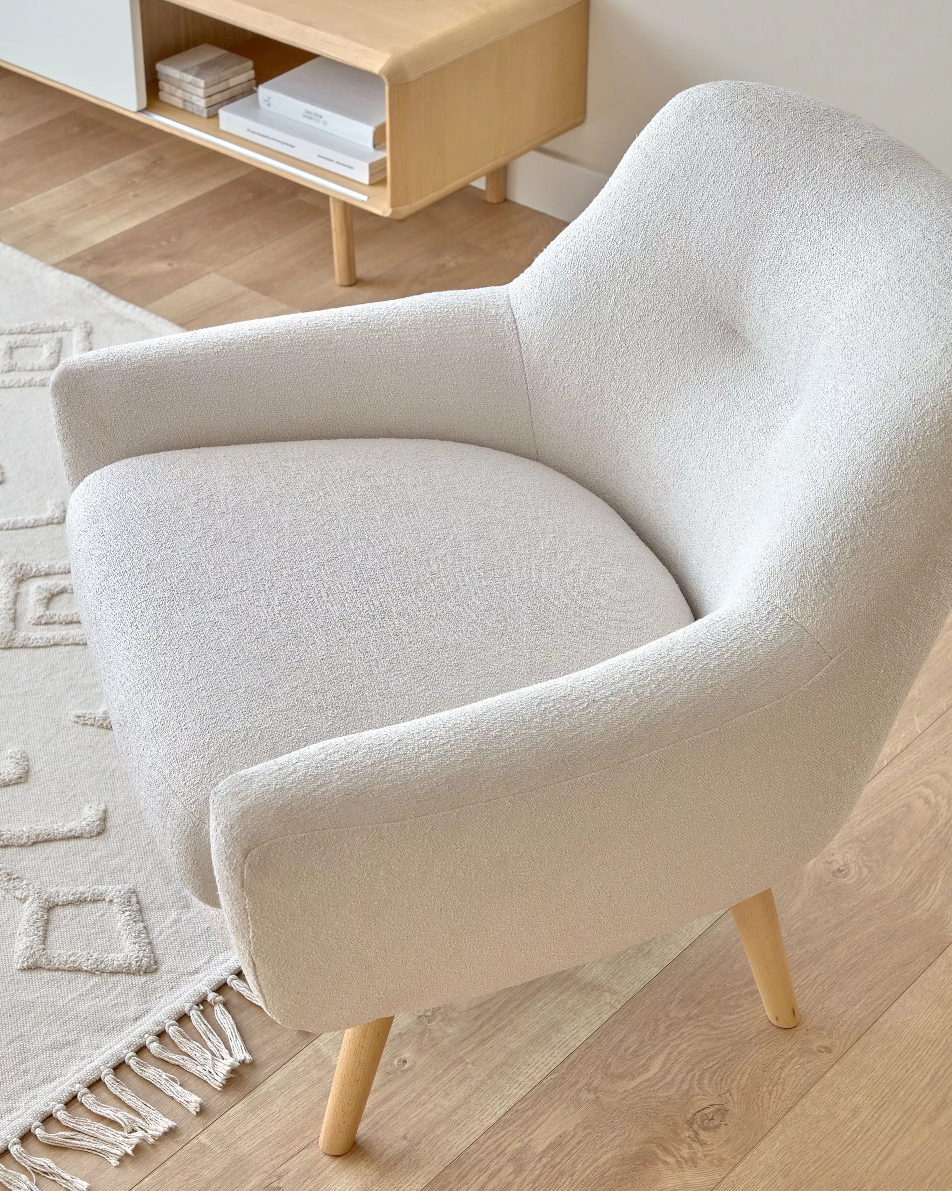 Кресло La Forma Candela из белой ткани букле