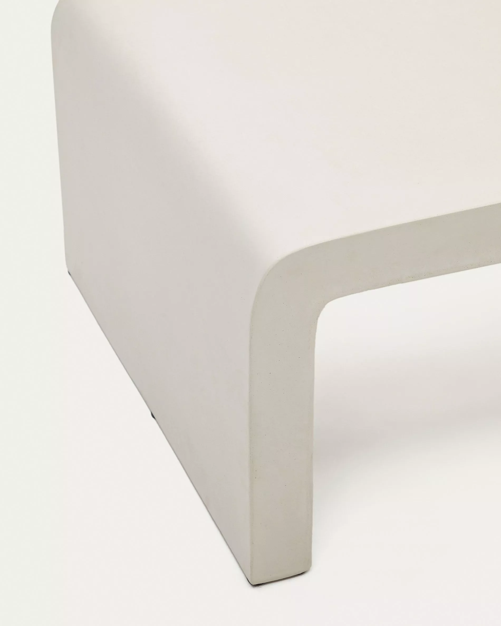 Журнальный стол La Forma Aiguablava из белого цемента 135 х 65 см