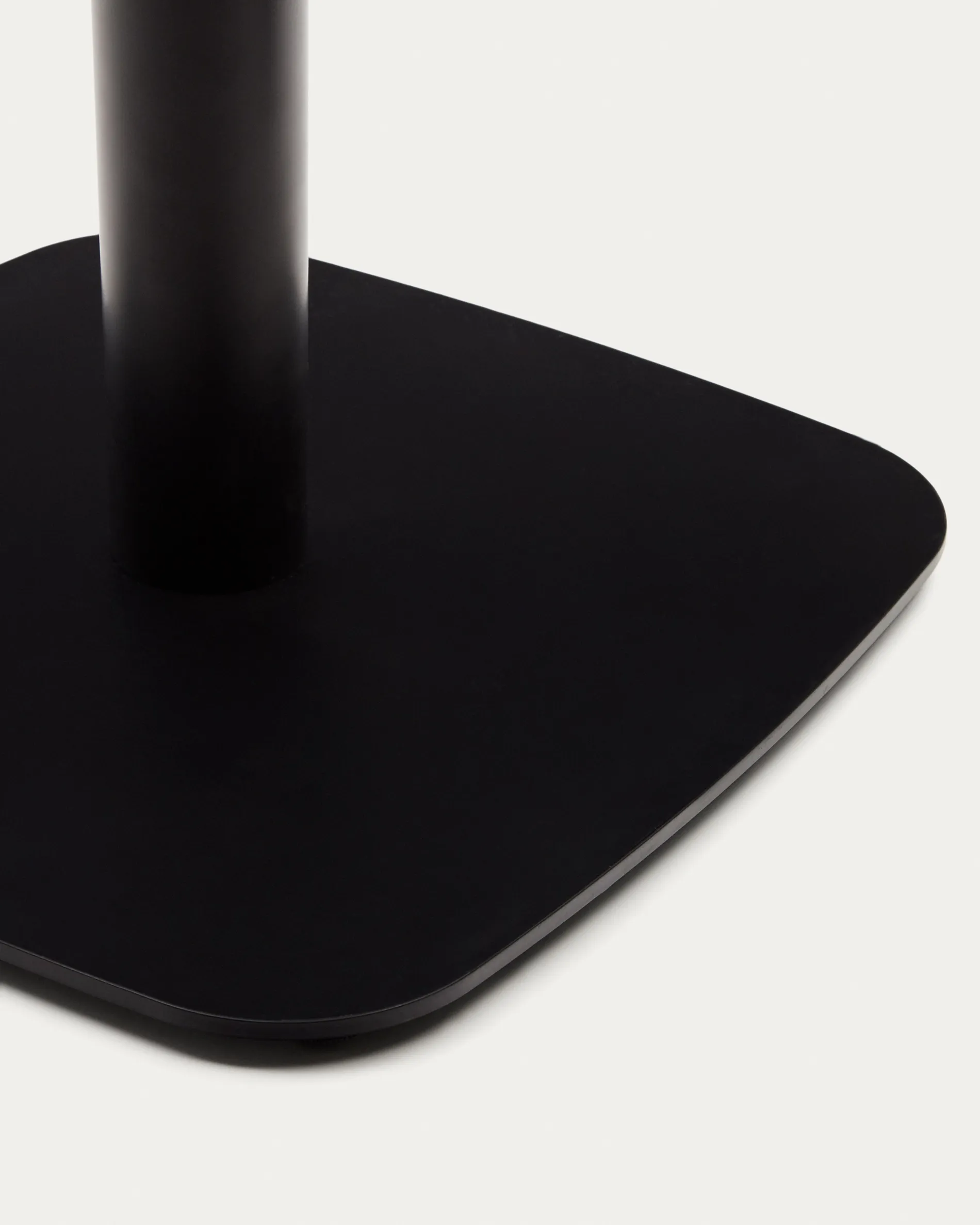 Квадратный уличный столик La Forma Dina черный на черном металлическом основании 68х70 177961