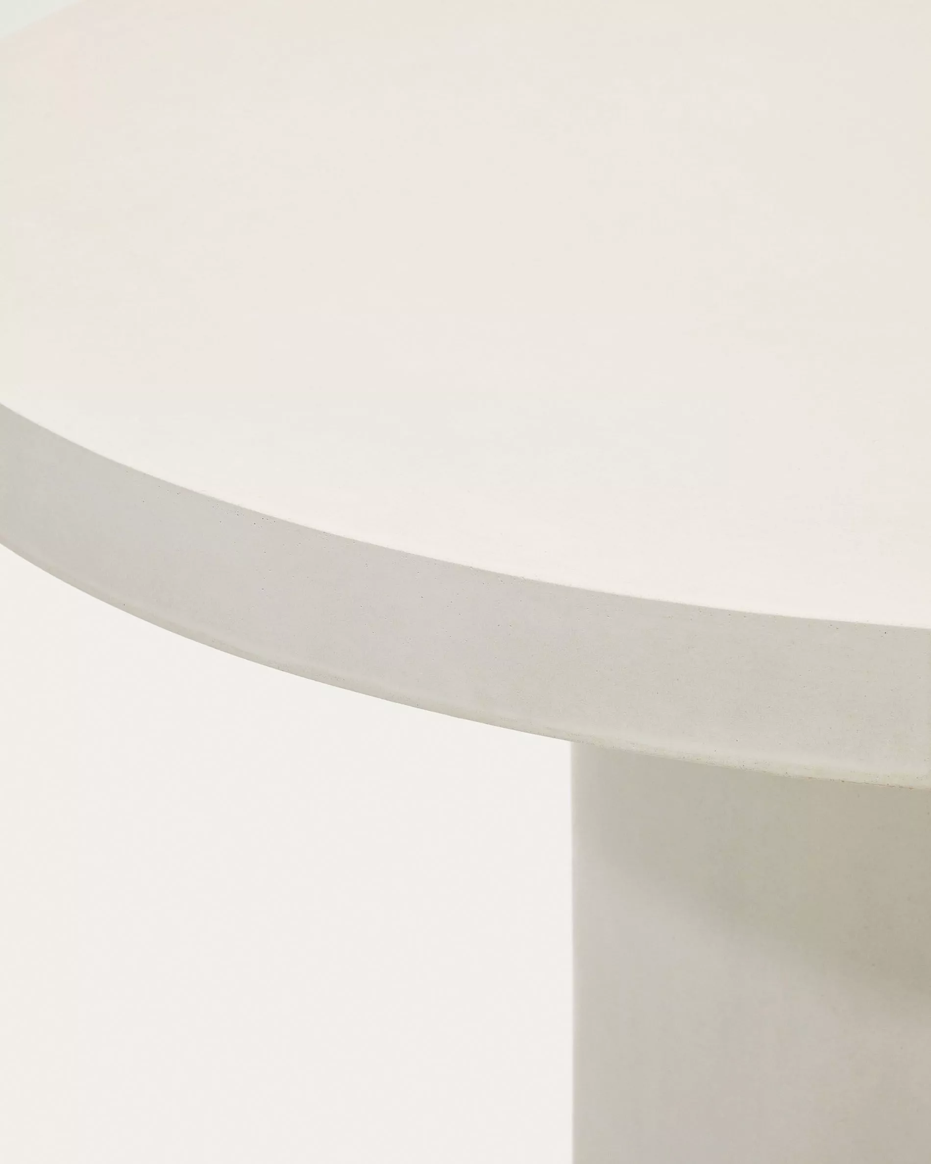 Круглый стол La Forma Aiguablava из белого цемента 120 см