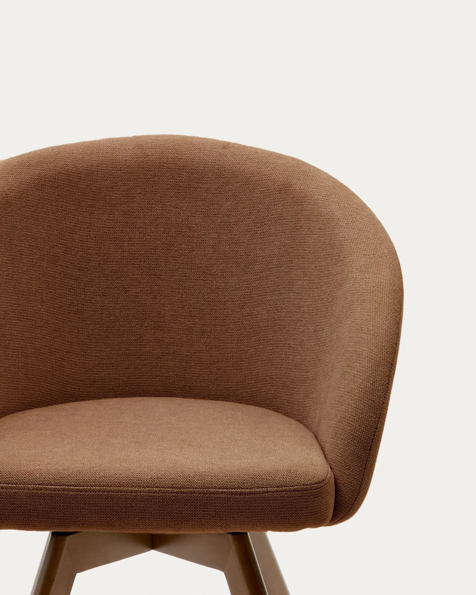 Поворотное кресло La Forma Marvin коричневый шенил ножки из ясеня 181481